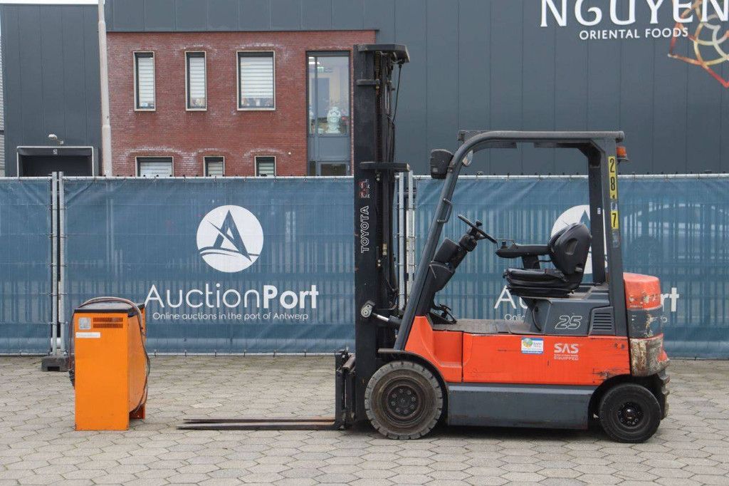 Toyota 7FBMF25 Electric Forklift 2500kg 6.5m 2005