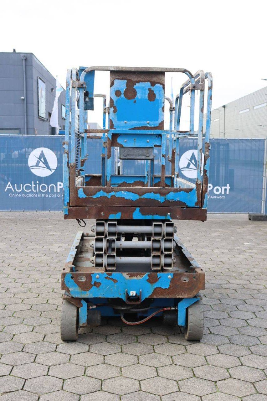 Scissor lift Genie GS-2646 Electric 9.92m 2013