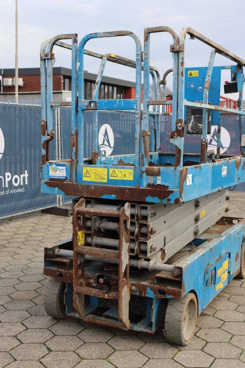 Scissor lift Genie GS-2646 Electric 9.92m 2013