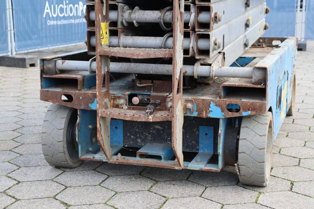 Scissor lift Genie GS-2646 Electric 9.92m 2013