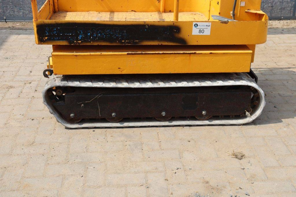 Electric mast lift