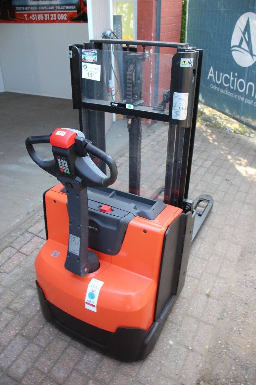 Toyota SWE200D Elektrostapler 1000 kg 2,1 m 2022