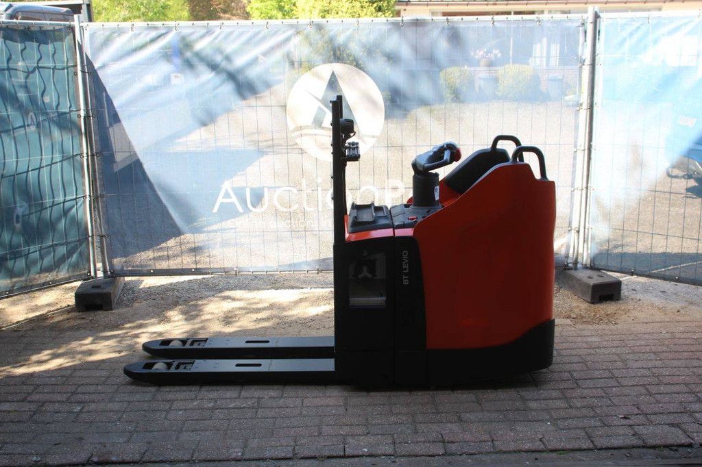 Toyota LPE220 Electric Pallet Truck 2200kg 2021