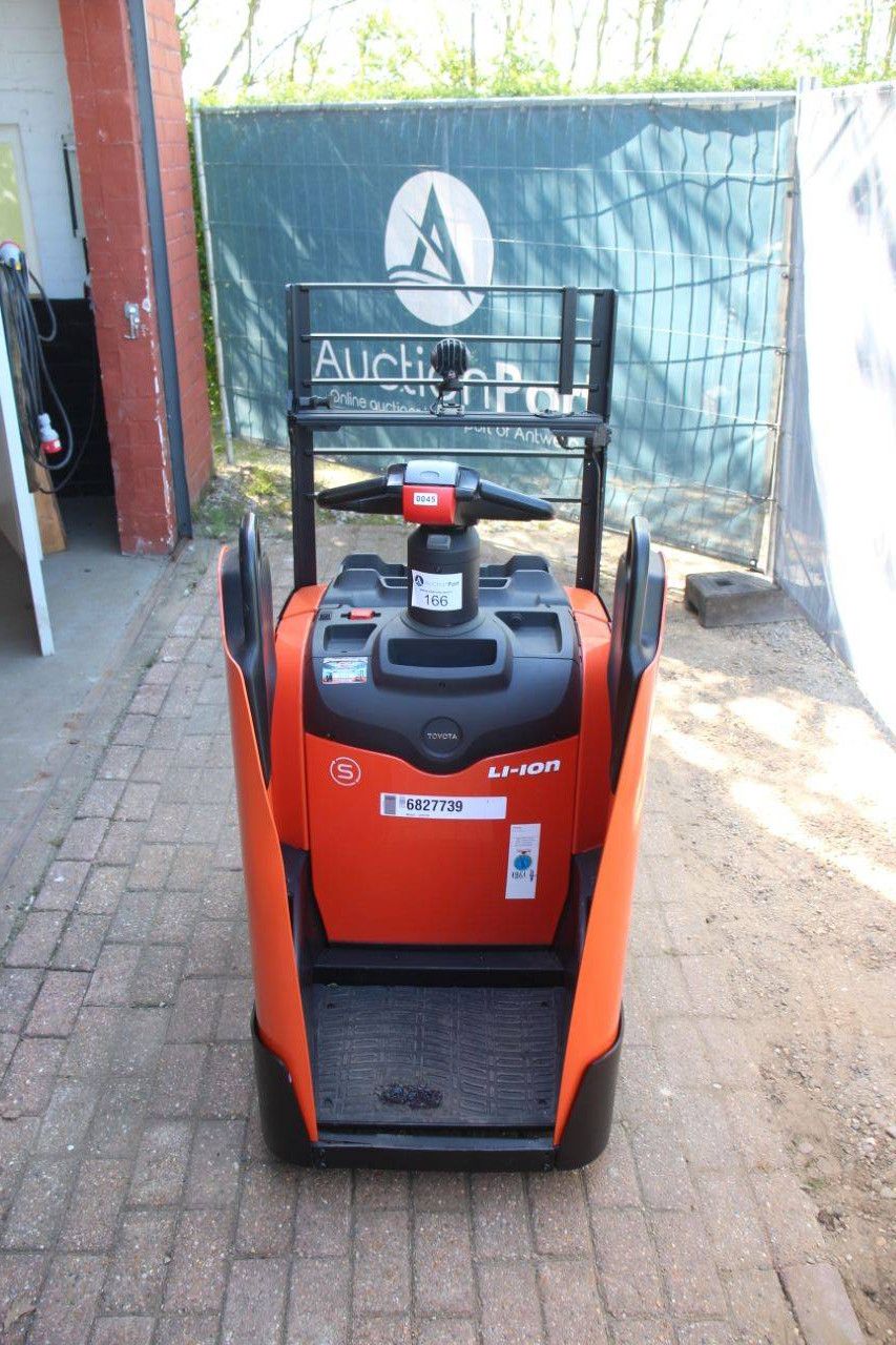 Toyota LPE220 Electric Pallet Truck 2200kg 2021