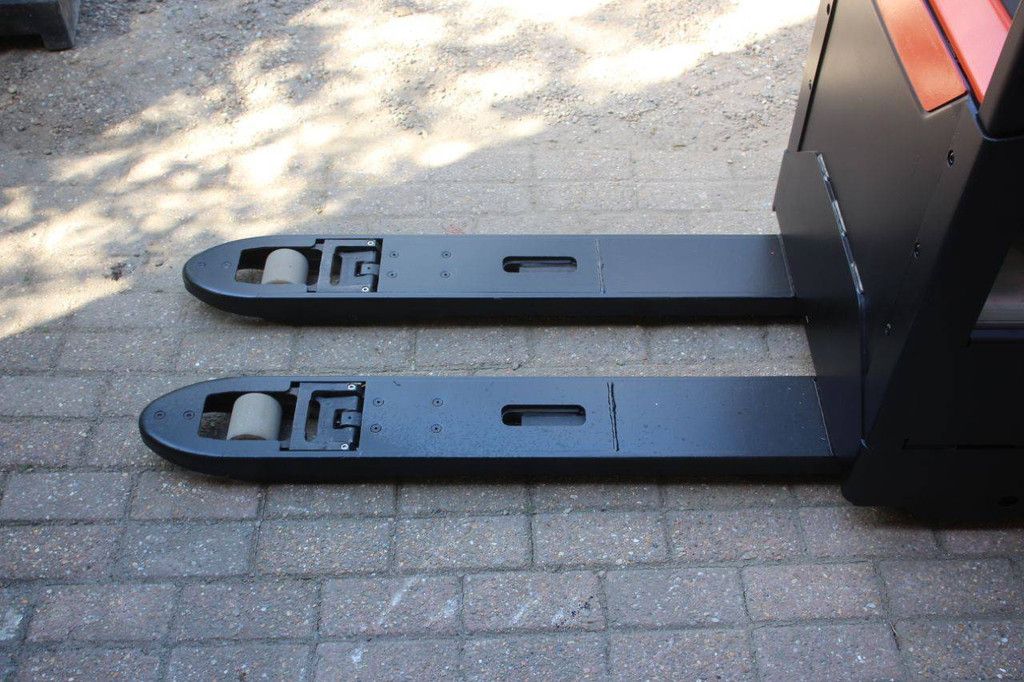 Toyota LPE220 Electric Pallet Truck 2200kg 2021