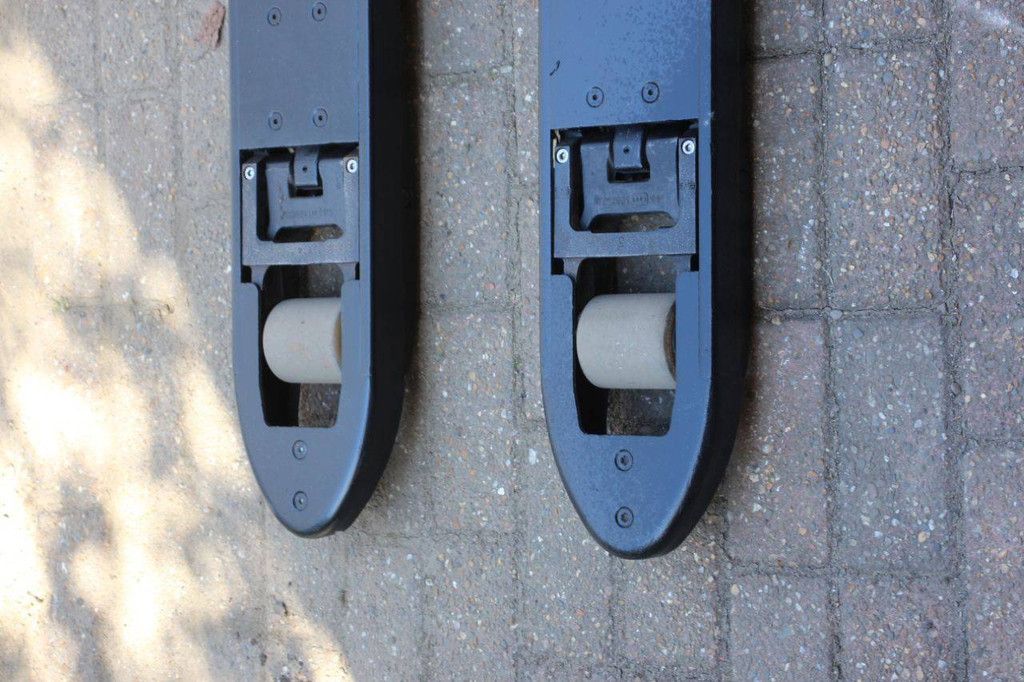 Toyota LPE220 Electric Pallet Truck 2200kg 2021