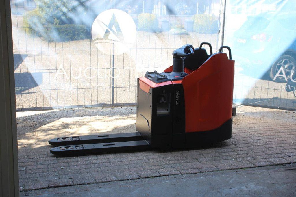 Toyota LPE200 Electric Pallet Truck 2000kg 2020