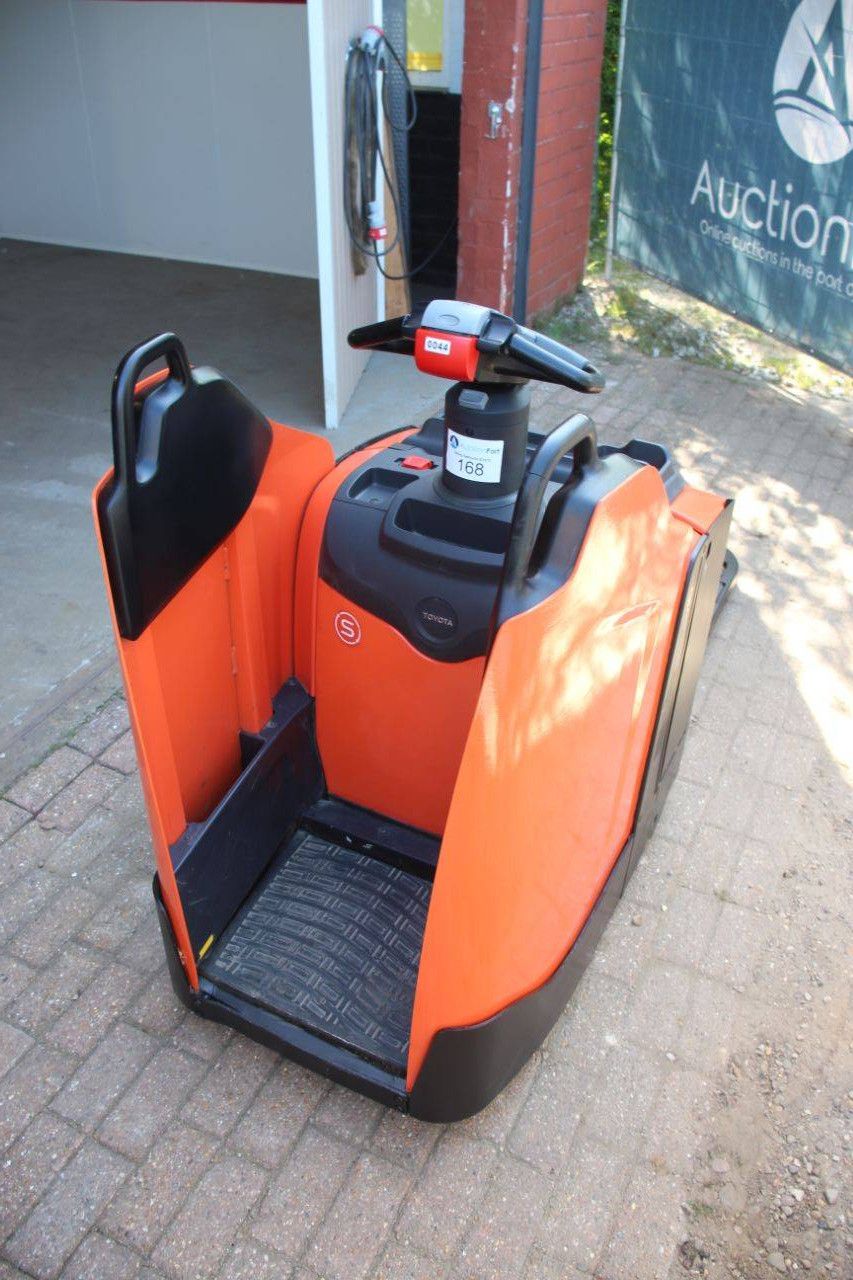 Toyota LPE200 Electric Pallet Truck 2000kg 2020