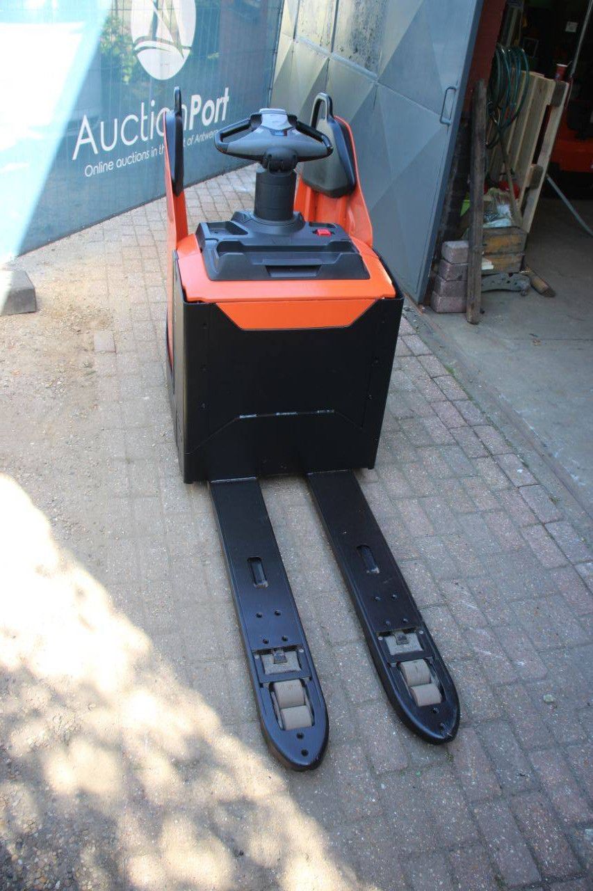 Toyota LPE200 Electric Pallet Truck 2000kg 2020