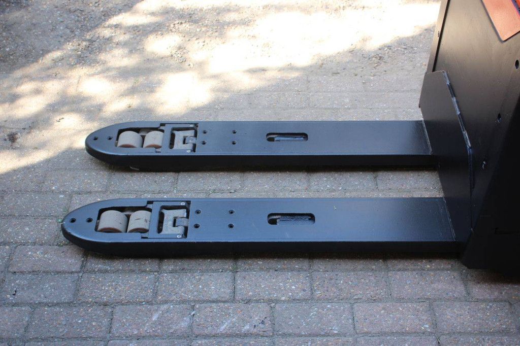 Toyota LPE200 Electric Pallet Truck 2000kg 2020