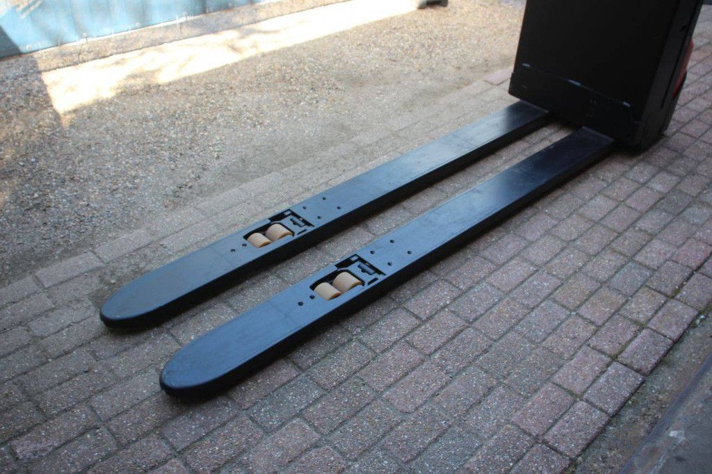 Toyota LWE200 Electric Pallet Truck 2000kg 2023