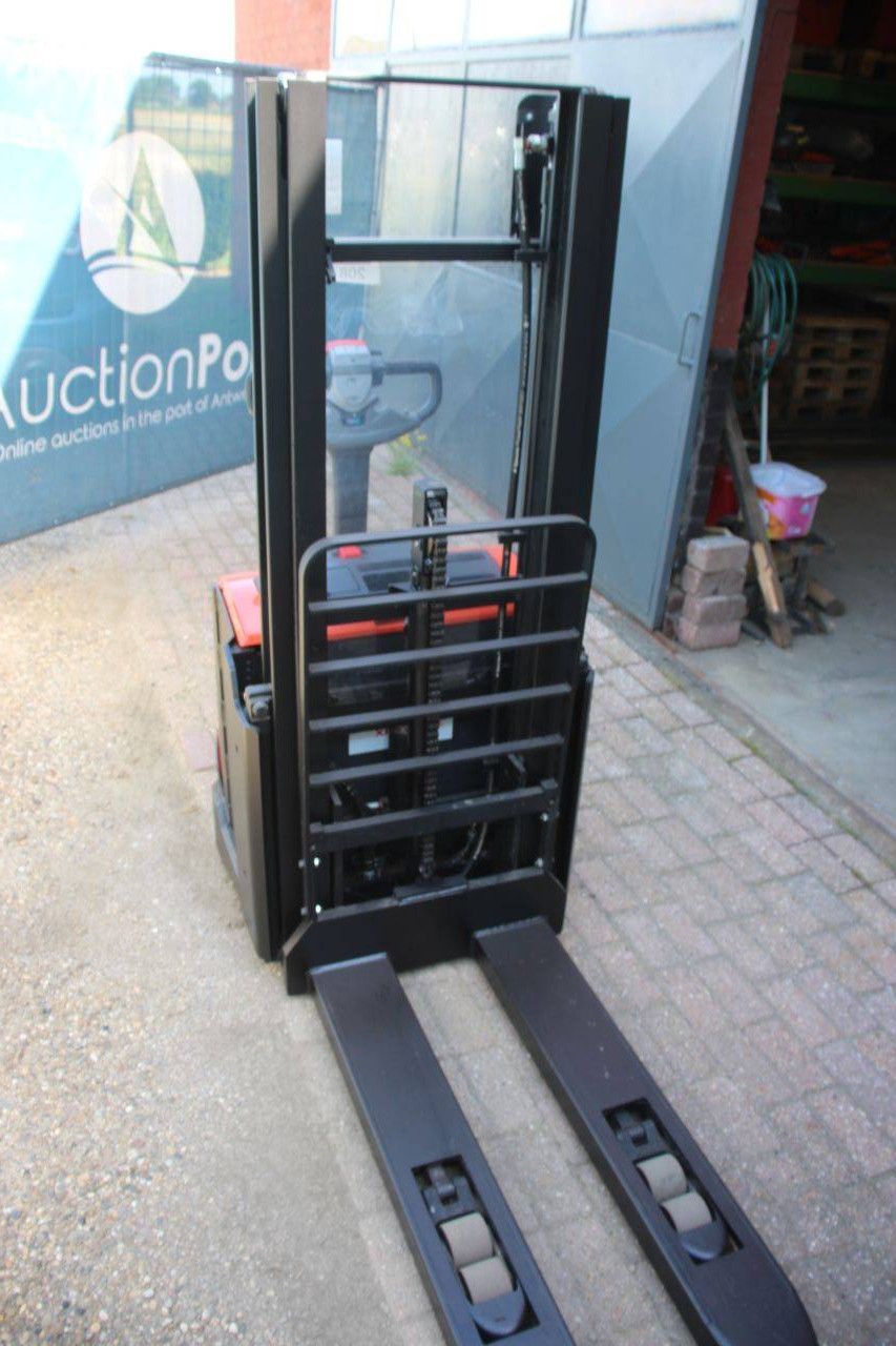 Stacker BT SWE140L Electric 1400kg 2.65m 2015