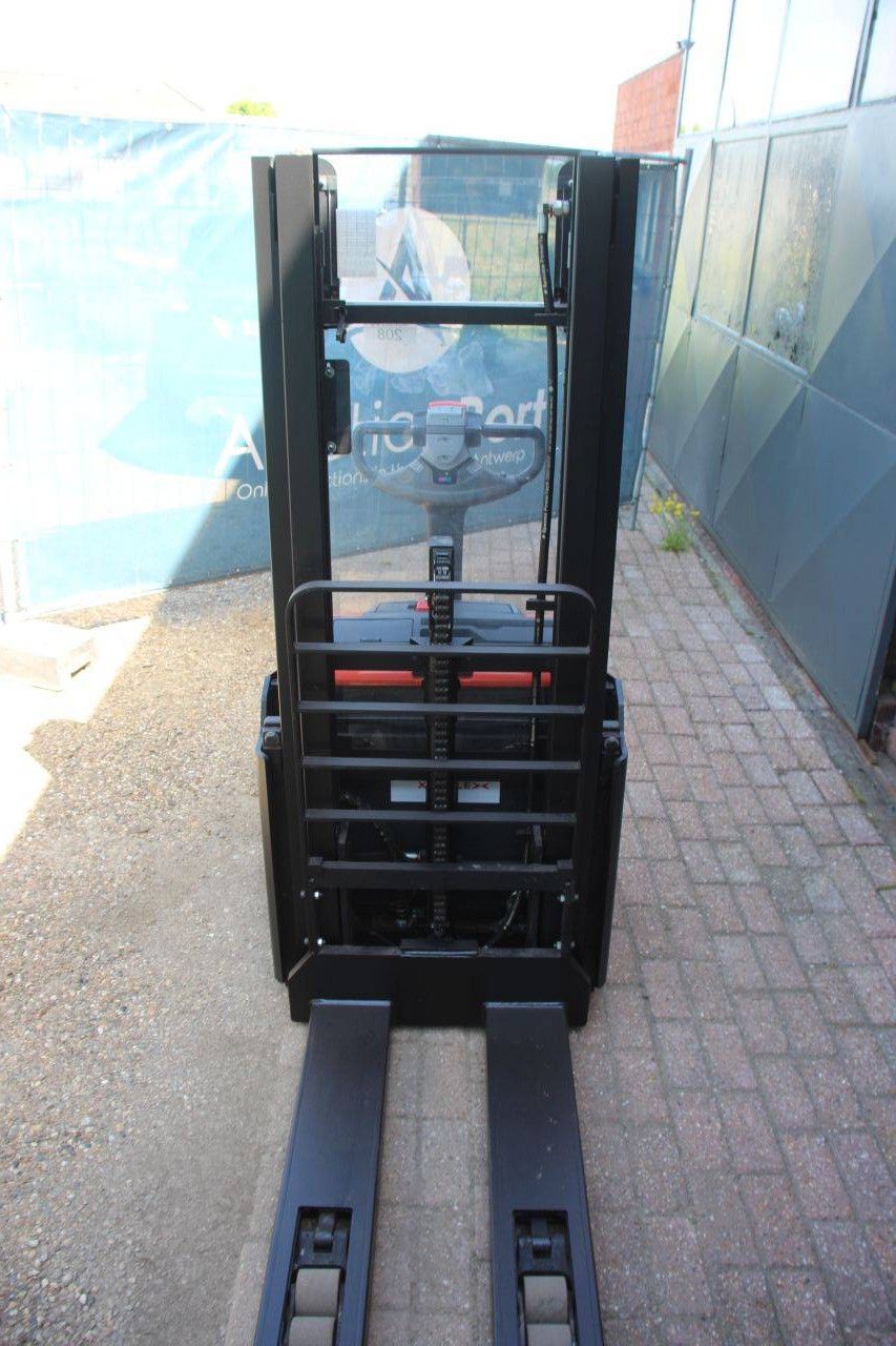Stacker BT SWE140L Electric 1400kg 2.65m 2015
