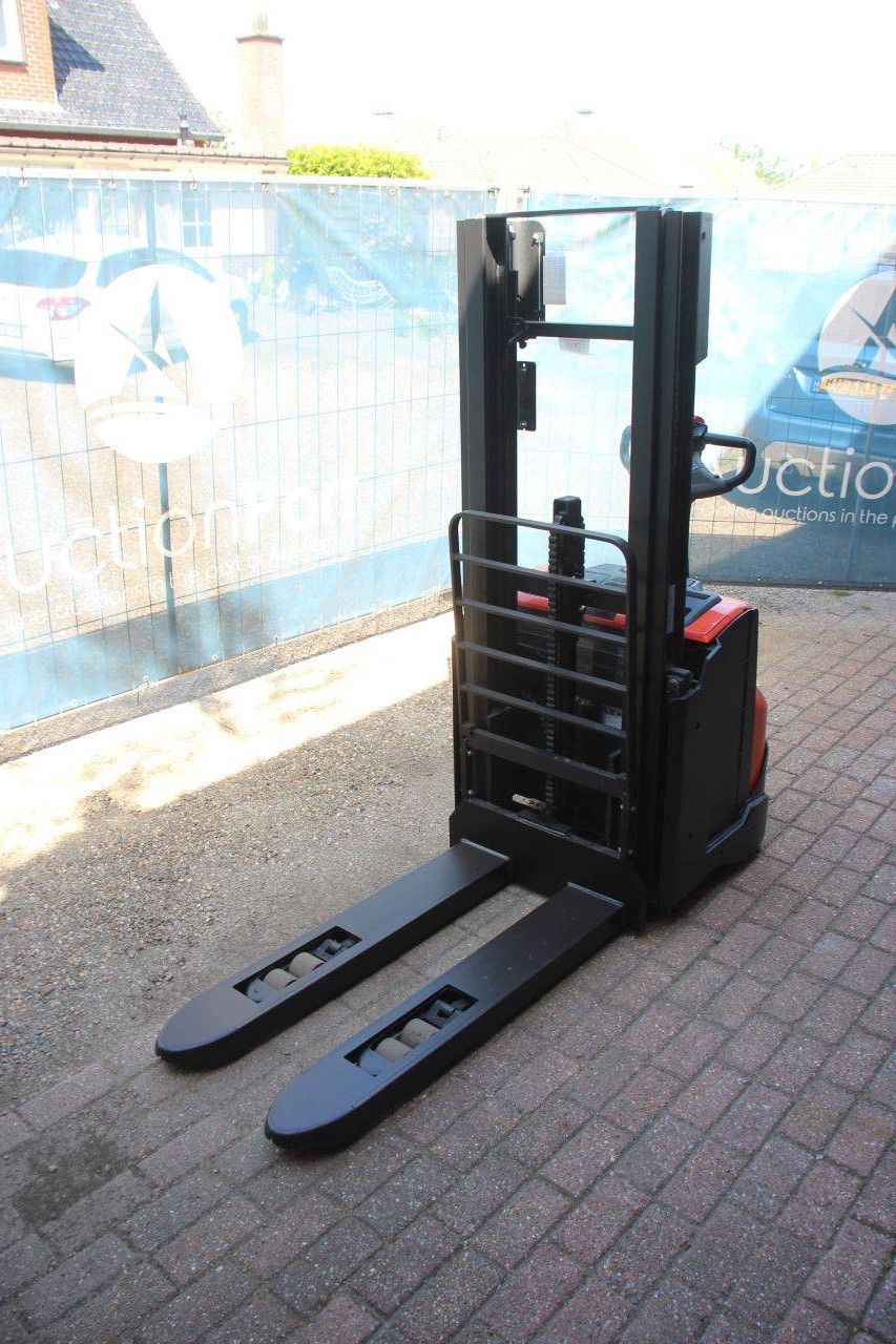 Stacker BT SWE140L Electric 1400kg 2.65m 2015