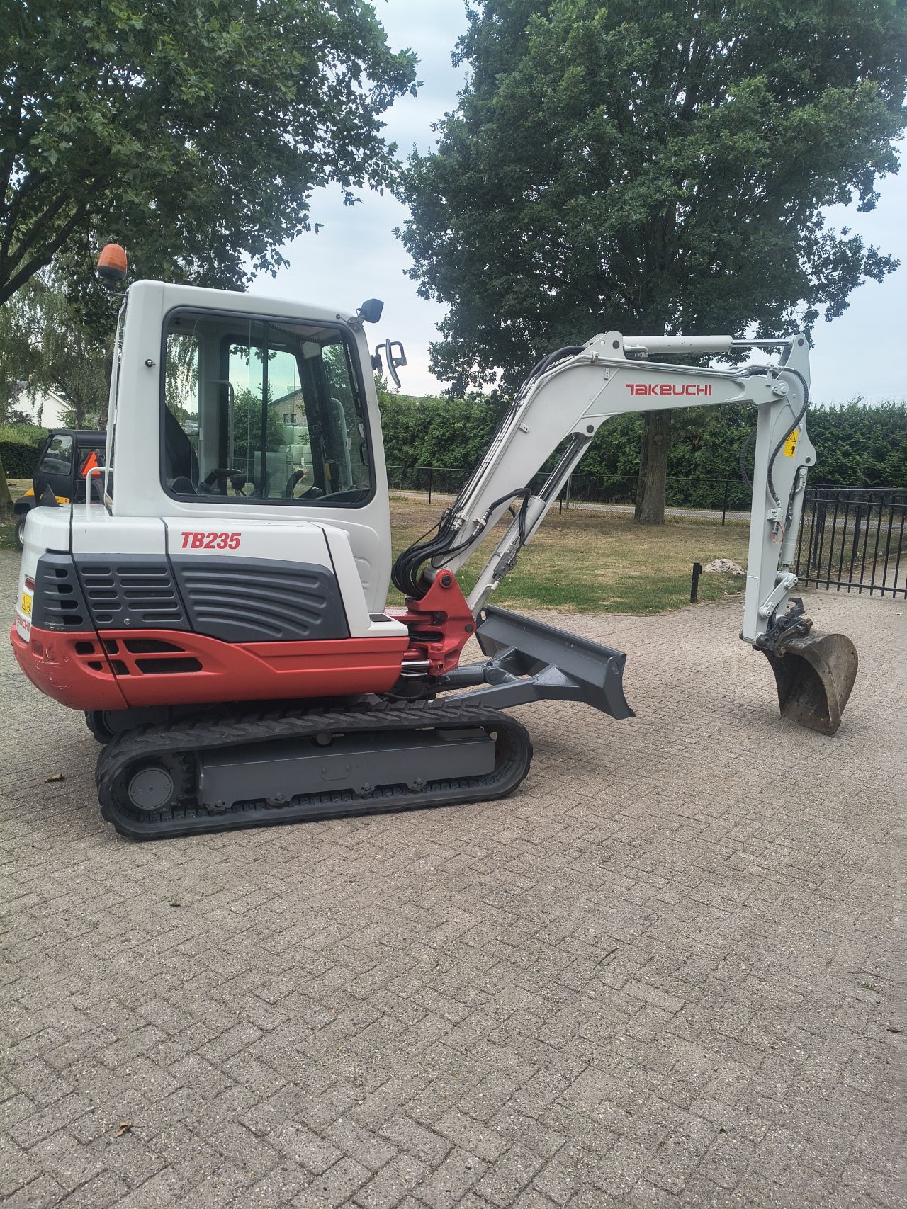 Takeuchi tb 235 2015 minigraver 3.5 ton