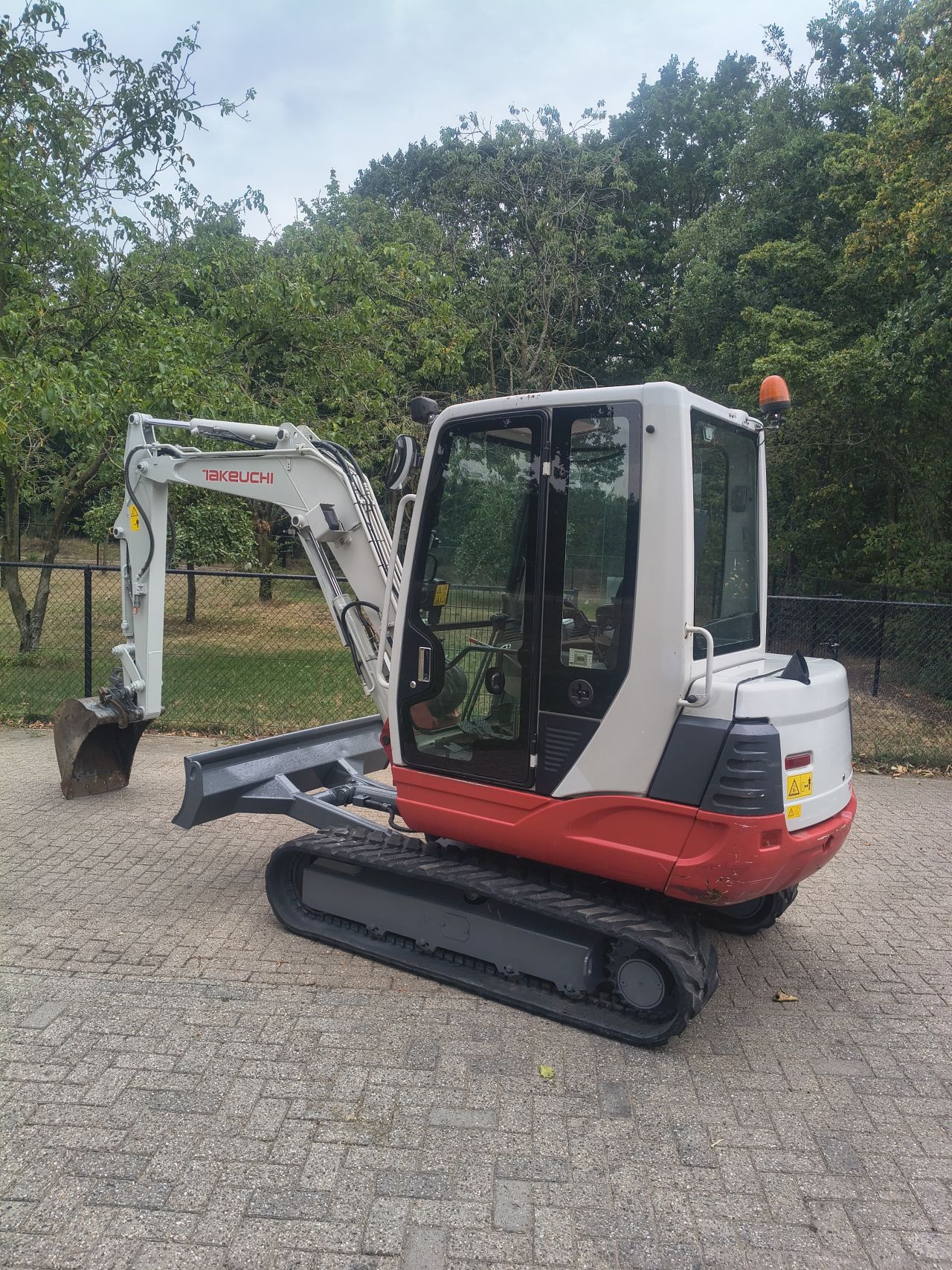 Takeuchi tb 235 2015 minigraver 3.5 ton