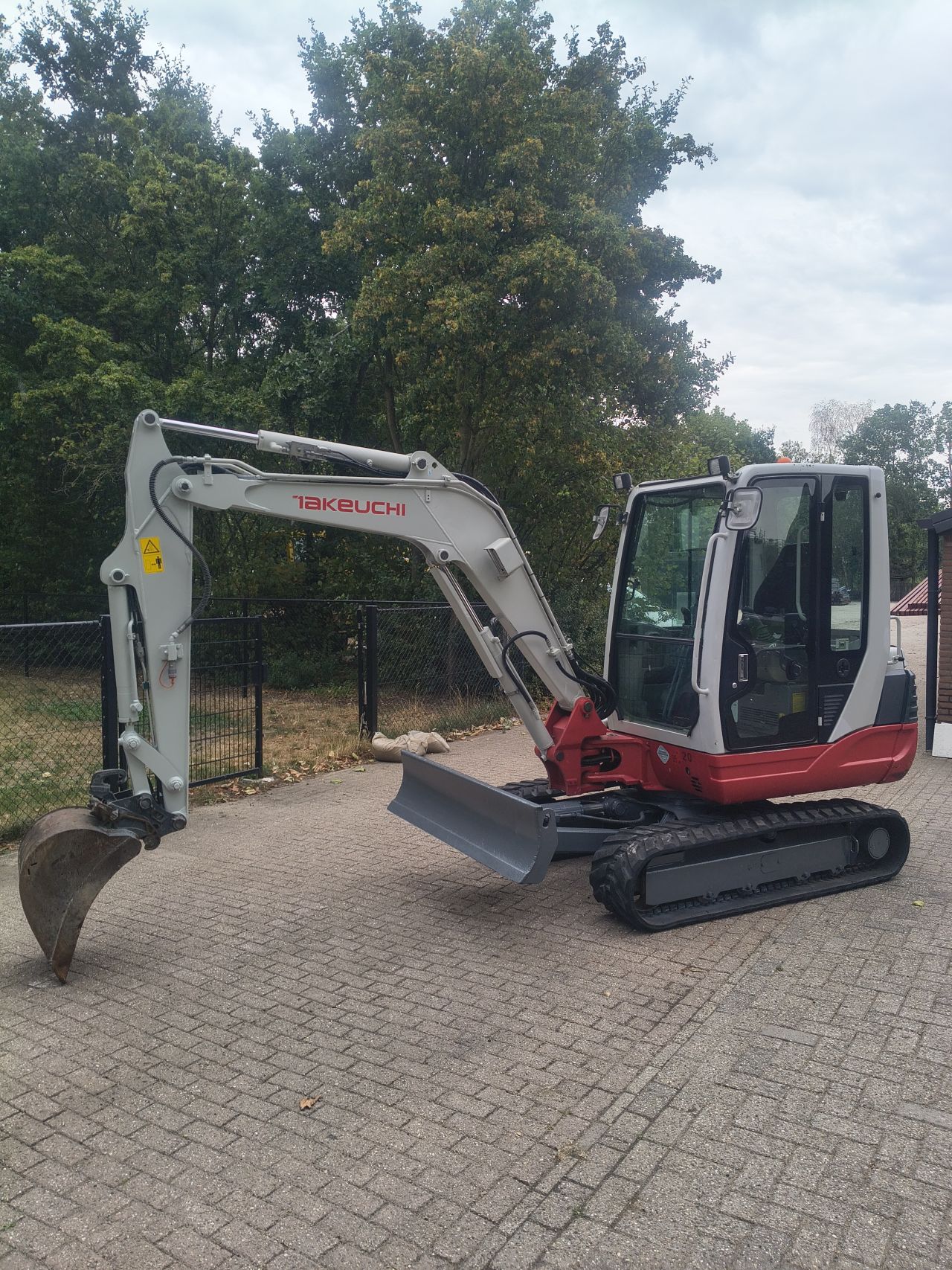 Takeuchi tb 235 2015 minigraver 3.5 ton