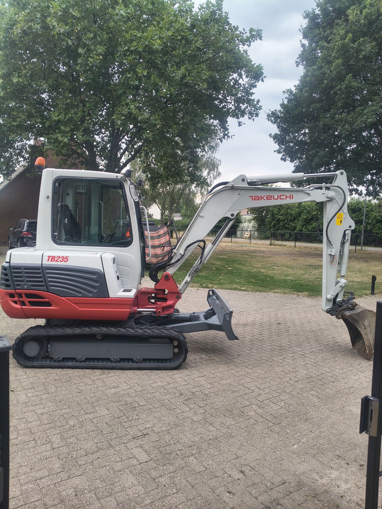 Takeuchi tb 235 2015 minigraver 3.5 ton
