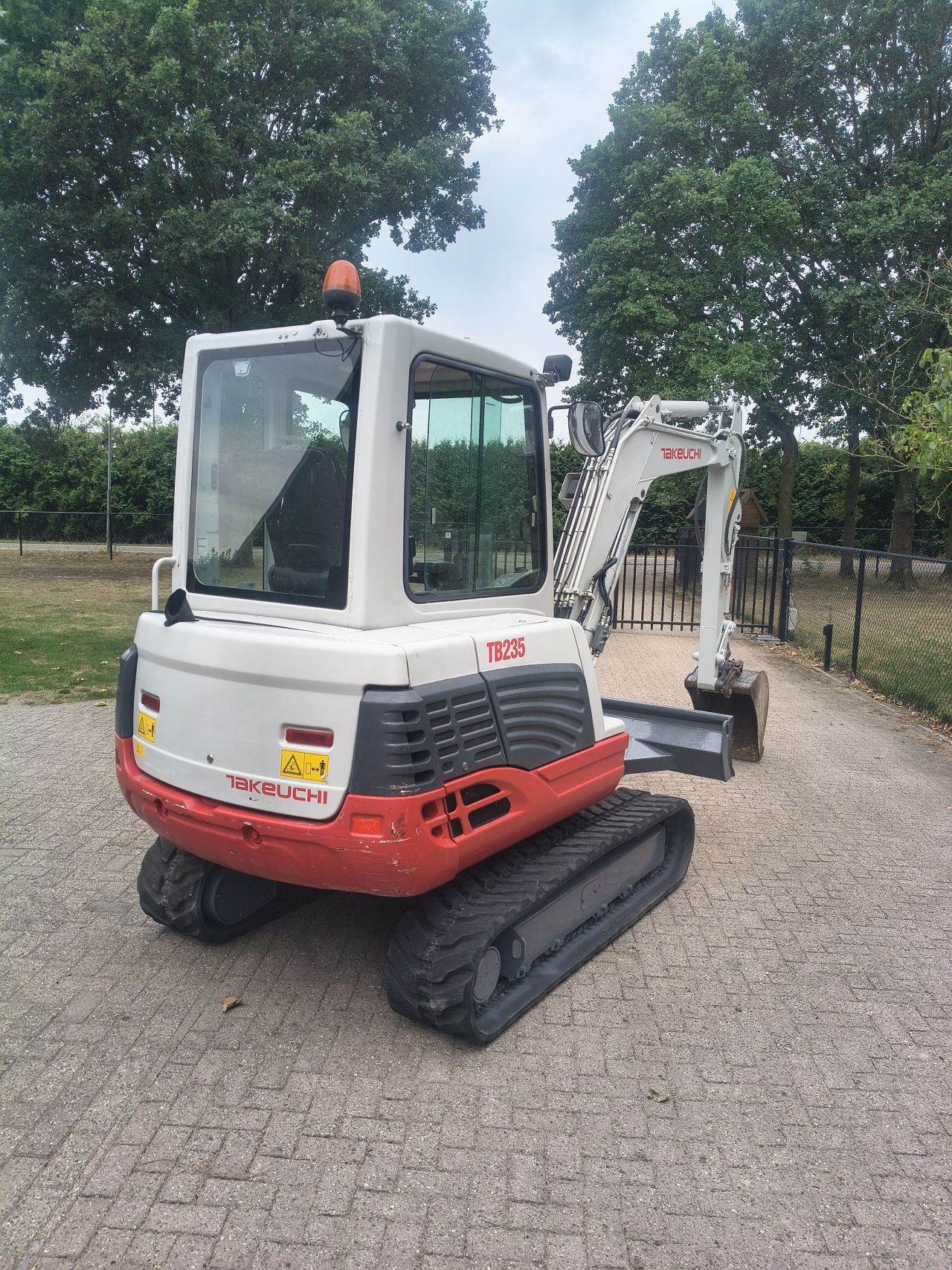 Takeuchi tb 235 2015 minigraver 3.5 ton