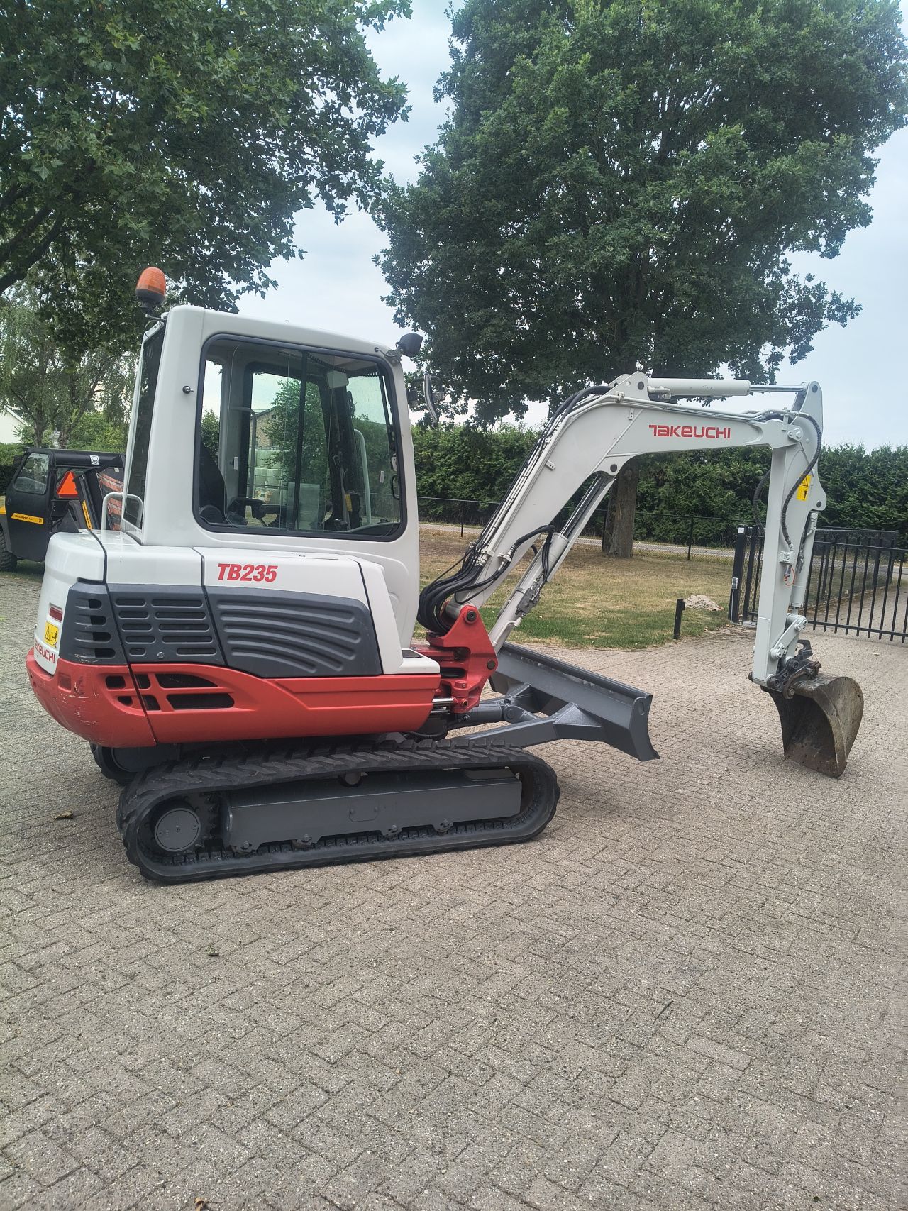 Takeuchi tb 235 2015 minigraver 3.5 ton
