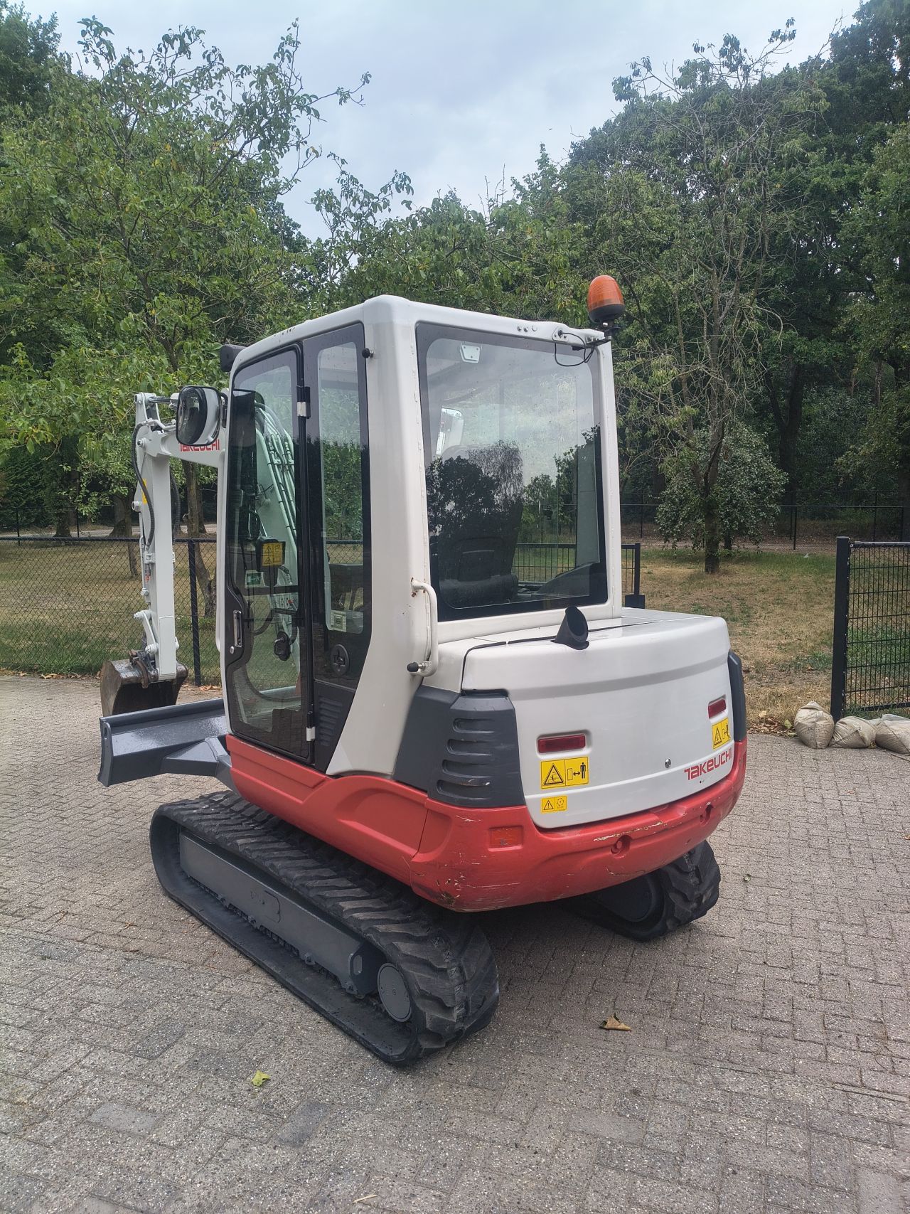 Takeuchi tb 235 2015 minigraver 3.5 ton