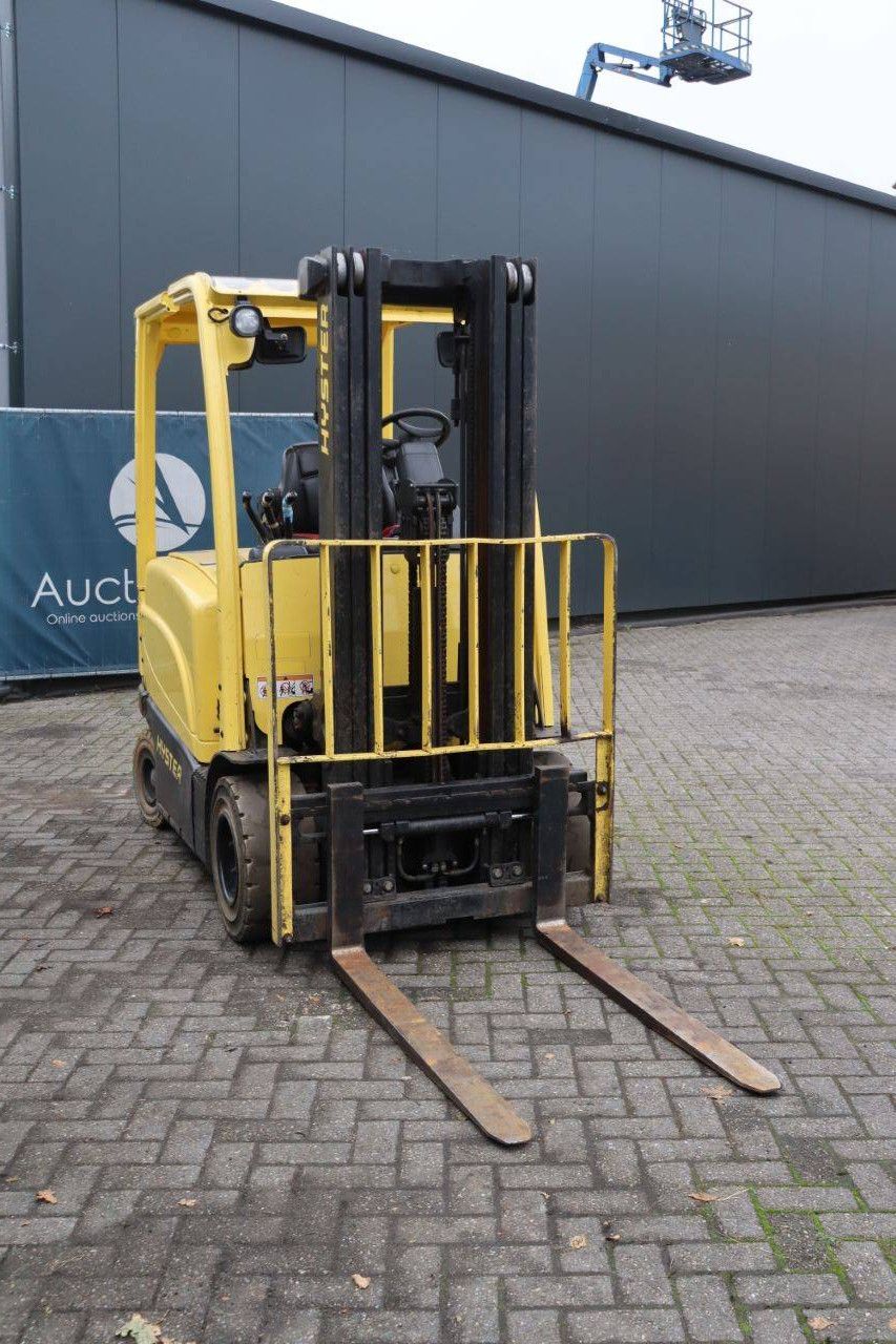 Hyster J2.5XN Electric Forklift 2360kg 4.95m 2017
