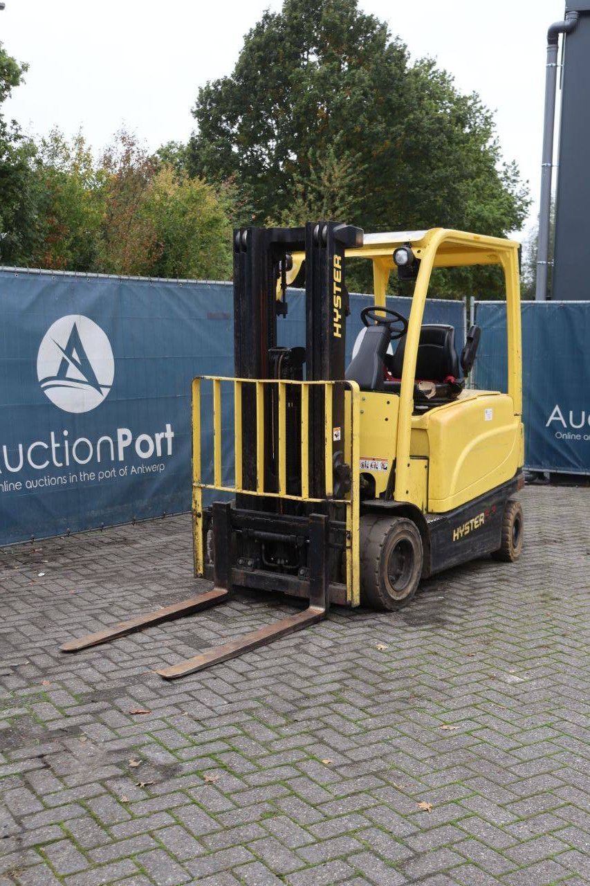 Hyster J2.5XN Electric Forklift 2360kg 4.95m 2017