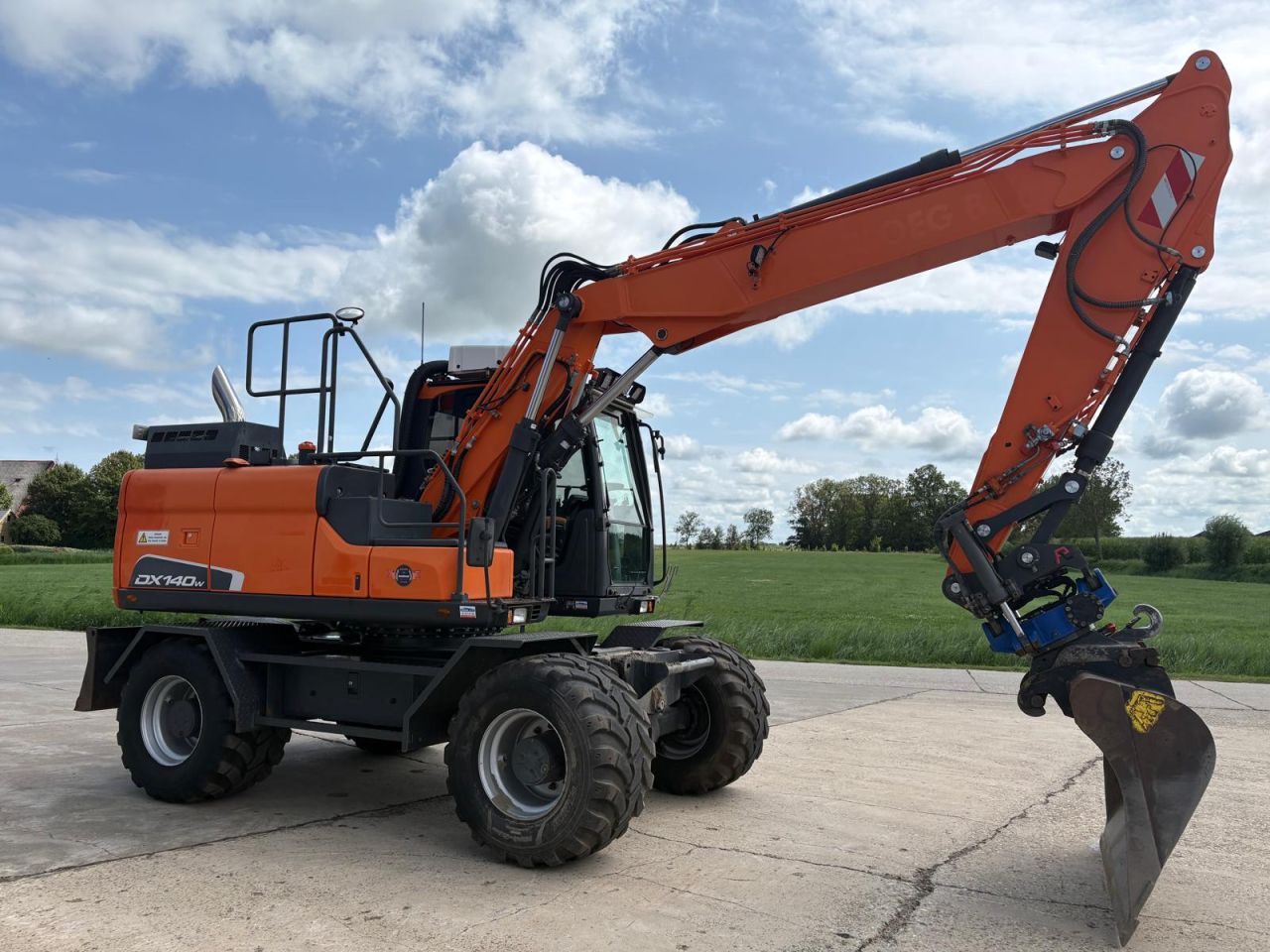 Doosan DX140W-5