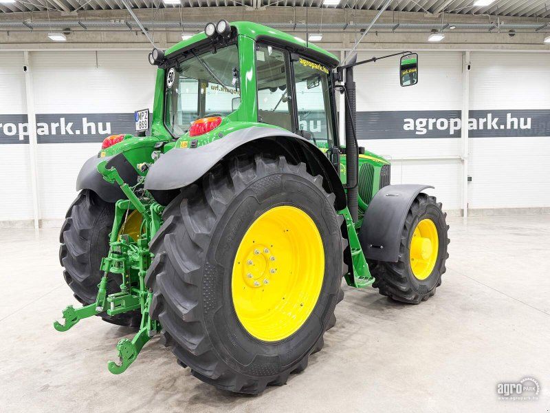 John Deere 6820