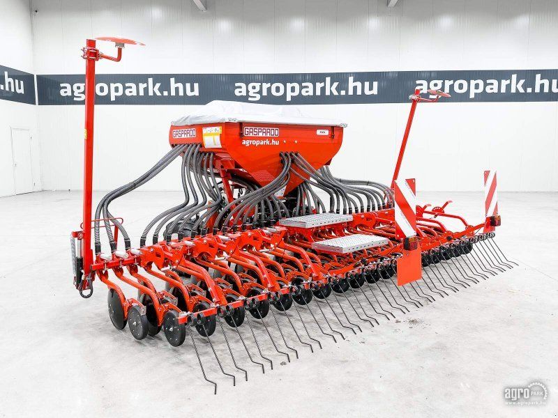 Maschio Pinta 450/36 UN 4.5 m pneumatic seeder, 1,000 l seed hper,