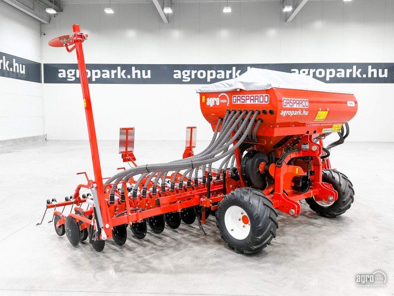 Maschio Pinta 450/36 UN 4.5 m pneumatic seeder, 1,000 l seed hper,