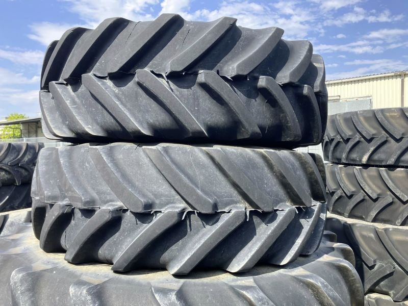 Claas KRS 420/70 R28 + 600/65 R38
