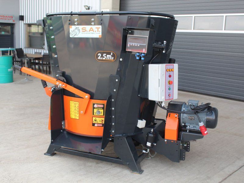 Futtermischer-2,5m³-Elektromotor+Gelenkwelle