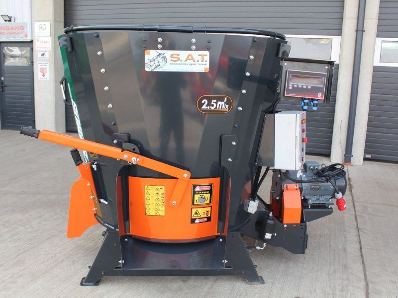 Futtermischer-2,5m³-Elektromotor+Gelenkwelle