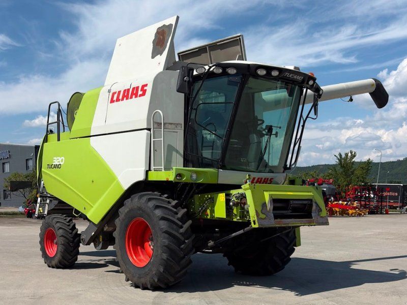 Claas Tucano 320