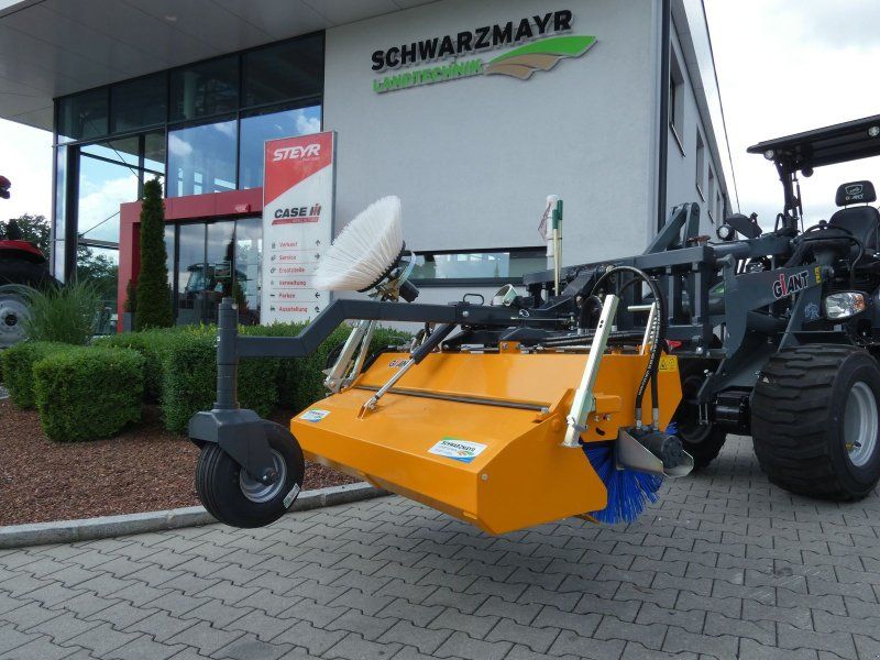 Giant Kehrmaschine 1350
