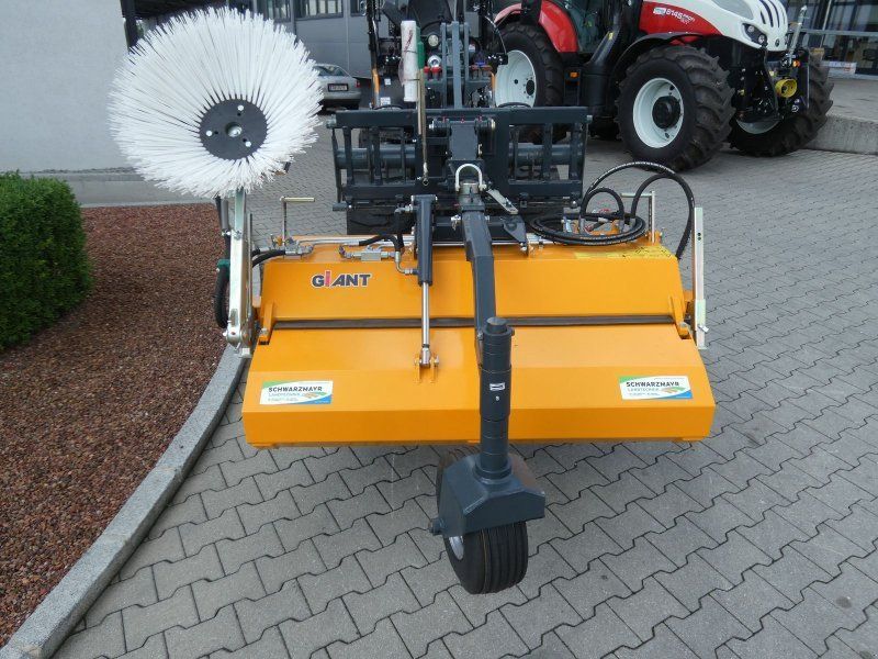 Giant Kehrmaschine 1350