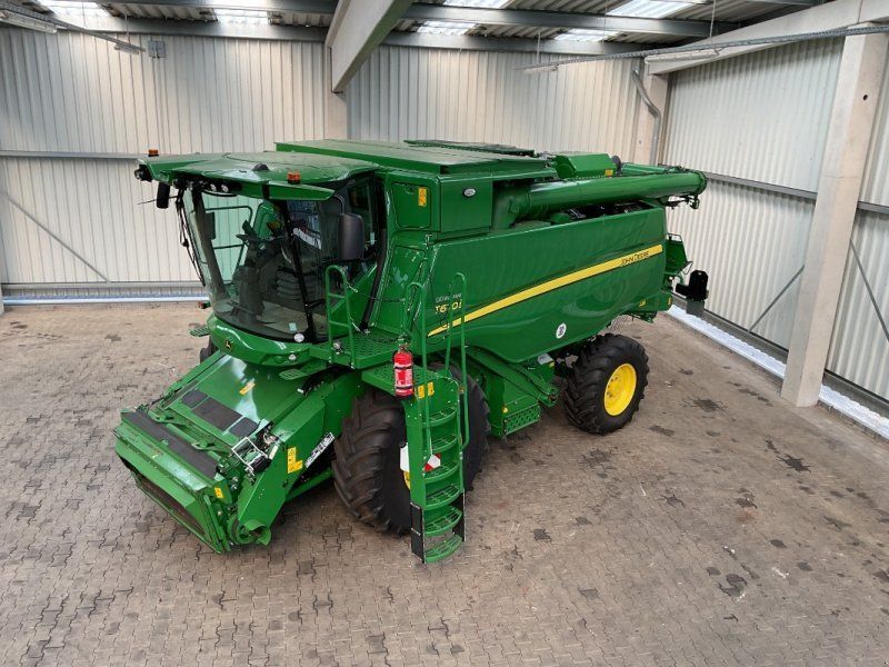John Deere T670