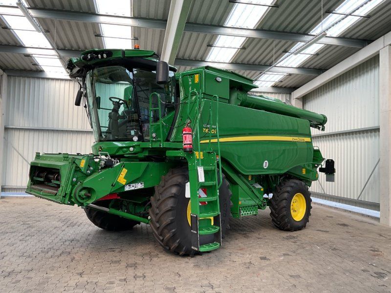 John Deere T670
