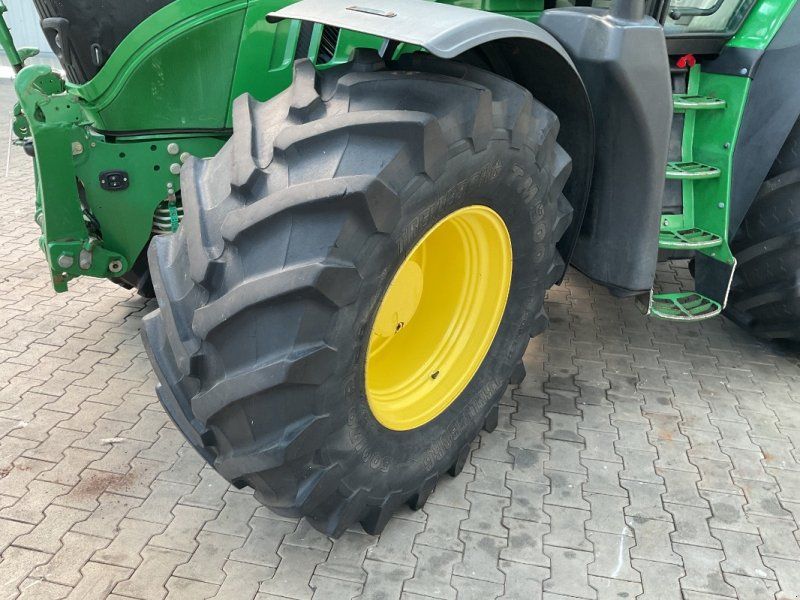 John Deere 6210R