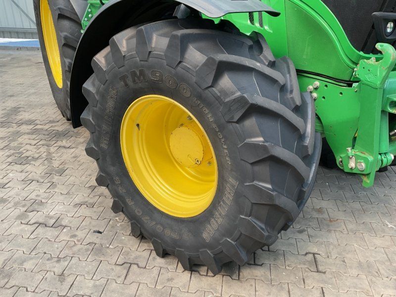 John Deere 6210R