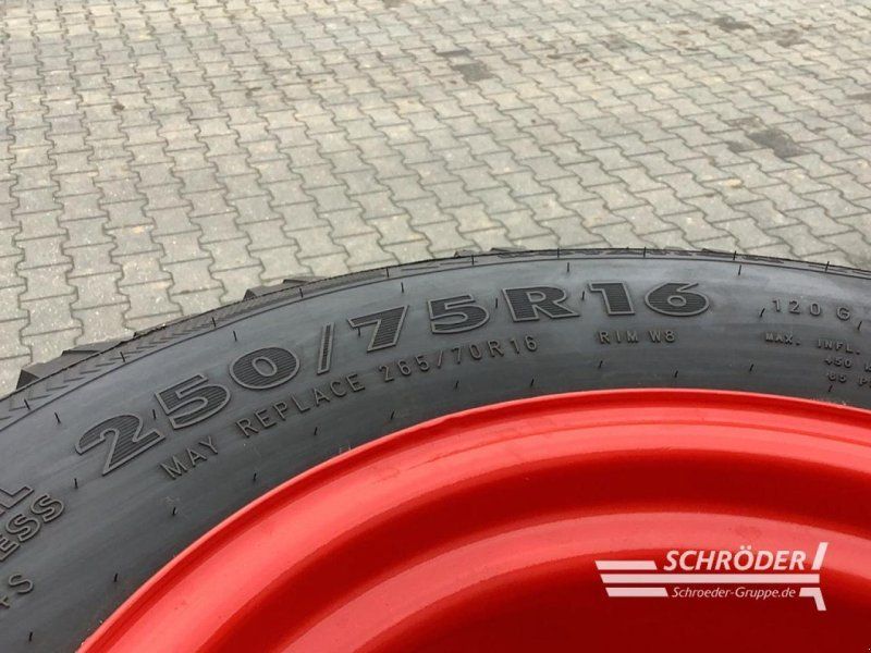 Fendt 250/75 R16 + 420/65 R24 NOKIAN