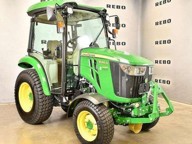 John Deere 3046R TRAKTOR