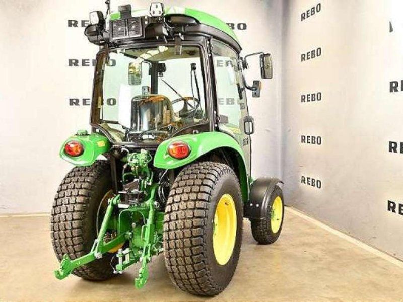 John Deere 3046R TRAKTOR