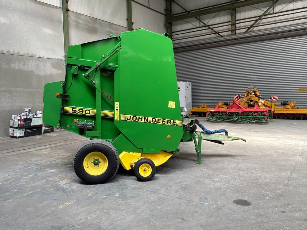 1997 John Deere 590 gezogene Rundballenpresse