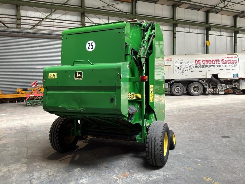 1997 John Deere 590 gezogene Rundballenpresse