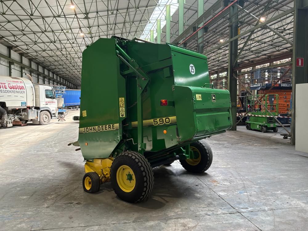 1997 John Deere 590 gezogene Rundballenpresse