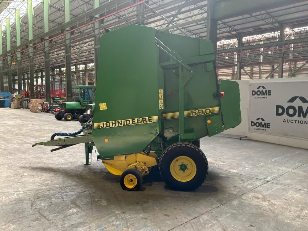 1997 John Deere 590 gezogene Rundballenpresse