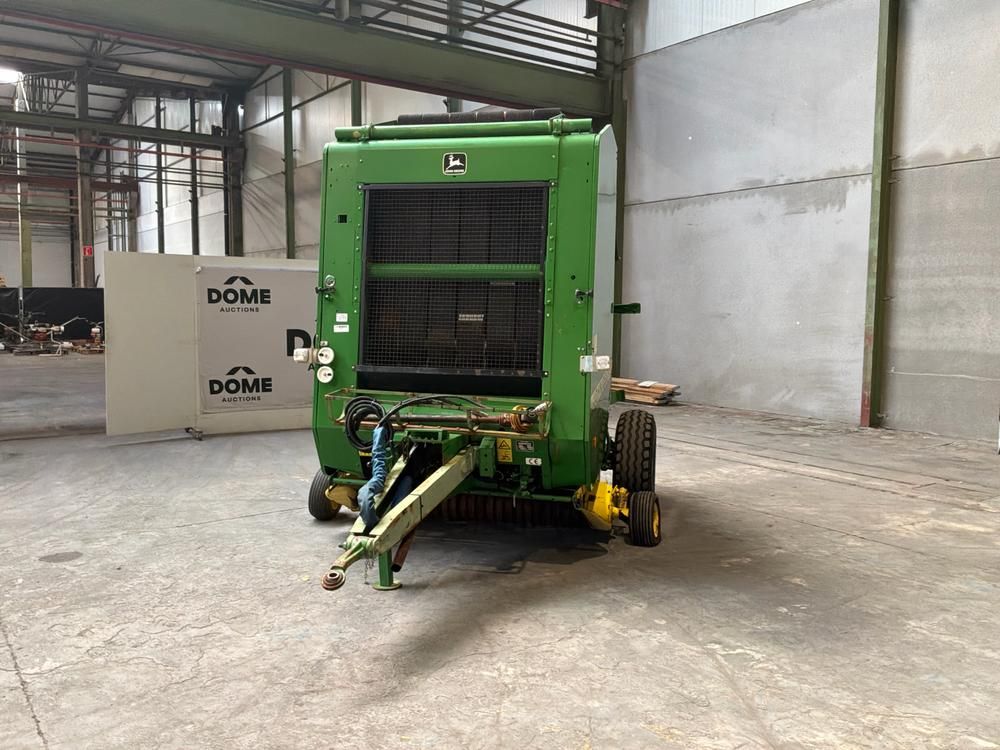 1997 John Deere 590 gezogene Rundballenpresse