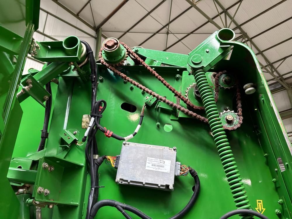 1997 John Deere 590 gezogene Rundballenpresse